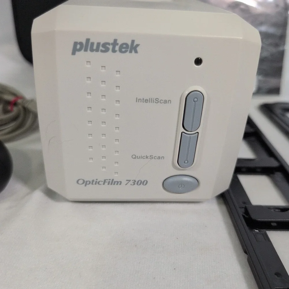 PLUSTEK OPTICFILM 7300 SLIDE FILM SCANNER Sliverfast 6.5 & ATTACHMENTS